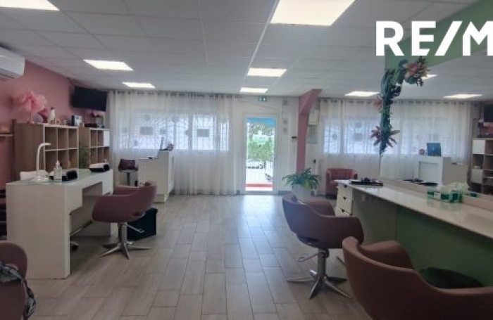 Location Local commercial 73m&sup2; 2 pi&#232;ces Les Abymes