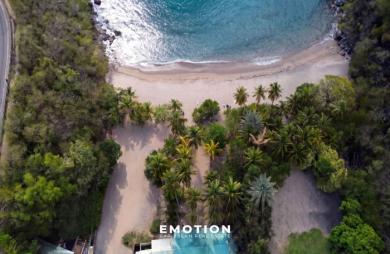 Ensemble immobilier en bord de plage   Fort potentiel touristique   Petite Anse, Pointe-Noire