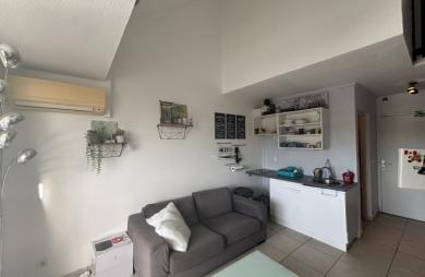 A VENDRE    Appartement T2 Duplex avec terrasse et place de parking privative