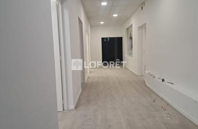 Location Divers 600m² Les Abymes