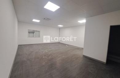 Location Divers 600m² Les Abymes