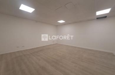 Location Divers 600m² Les Abymes