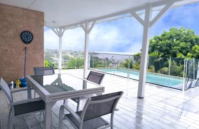 LOCATION Villa F5 avec PISCINE à Petit-Bourg VUE MER