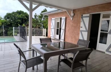 LOCATION Villa F5 avec PISCINE à Petit-Bourg VUE MER