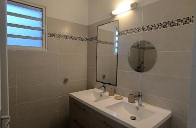 LOCATION Villa F5 avec PISCINE à Petit-Bourg VUE MER