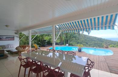 À LOUER à Rivière Sens (Gourbeyre)   Superbe villa avec piscine et vue mer panoramique