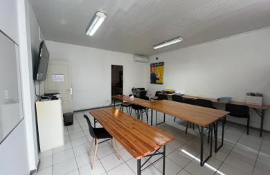 BASSE-TERRE - Immeuble avec bureaux en très bon état - libre d
