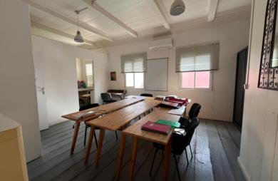 BASSE-TERRE - Immeuble avec bureaux en très bon état - libre d