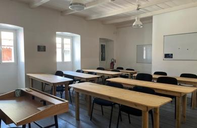 BASSE-TERRE - Immeuble avec bureaux en très bon état - libre d