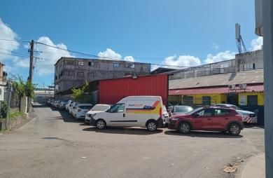 Location Local commercial 579m² Koungou