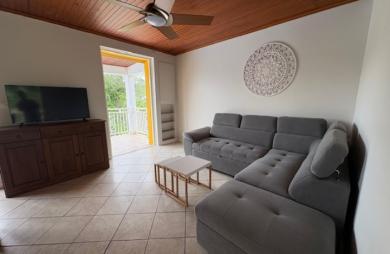 Haut de villa indépendant T3 meublé au Robert