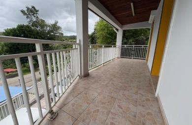 Haut de villa indépendant T3 meublé au Robert