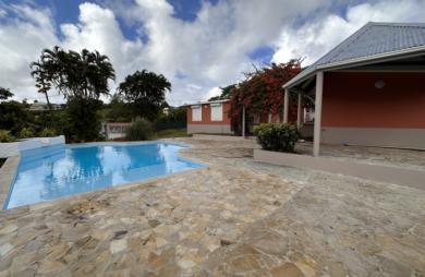 Villa F5 avec piscine et grand jardin à proximité CHU - FORT-DE-FRANCE