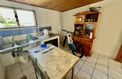 SAINT JOSEPH 97480 - MAISON DE PLAIN PIED - HABITABLE - SECTEUR PRISE