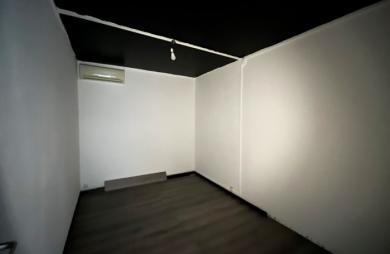 Local professionnel et commercial 67 m2 secteur Moufia proche boulevard Sud
