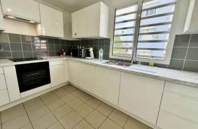 SAINT JOSEPH 97480 - APPARTEMENT F3  LUMINEUX ET CONFORTABLE - BEAUX VOLUMES - PROCHE CENTRE VILLE
