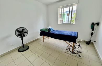 SAINT JOSEPH 97480 - APPARTEMENT F3  LUMINEUX ET CONFORTABLE - BEAUX VOLUMES - PROCHE CENTRE VILLE