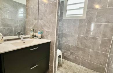 SAINT JOSEPH 97480 - APPARTEMENT F3  LUMINEUX ET CONFORTABLE - BEAUX VOLUMES - PROCHE CENTRE VILLE