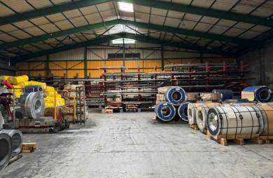 Entrepôt 2700 m2 divisibles à partir de 750 m2 Le Port