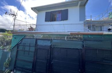 SAINT JOSEPH 97480 - ENSEMBLE IMMOBILIER BIEN SITUÉ - GARAGE - TRAVAUX À PRÉVOIR - VUE DÉGAGÉE