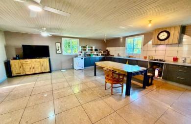 SAINT JOSEPH 97480 - MAISON ENTRETENUE ET LUMINEUSE - TERRASSE - VARANGUE - FACILE D