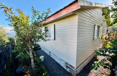 SAINT JOSEPH 97480 - MAISON ENTRETENUE ET LUMINEUSE - TERRASSE - VARANGUE - FACILE D