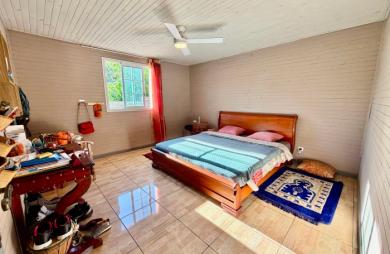 SAINT JOSEPH 97480 - MAISON ENTRETENUE ET LUMINEUSE - TERRASSE - VARANGUE - FACILE D