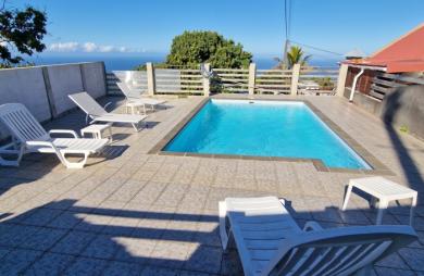 VILLA F7 de standing + 2 dépendances A vendre à PETITE-ILE de 735 000€ FAI