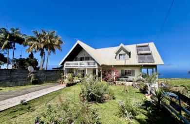 PETITE ÎLE 97429 - ENSEMBLE IMMOBILIER EN BON ETAT GÉNÉRAL - BON RENDEMENT LOCATIF - MAGNIFIQUE VUE MER