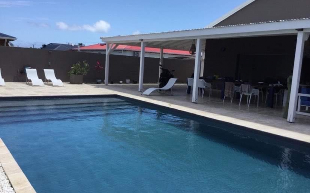 MAISON 202M2 +BUNGALOW + PISCINE 610000€