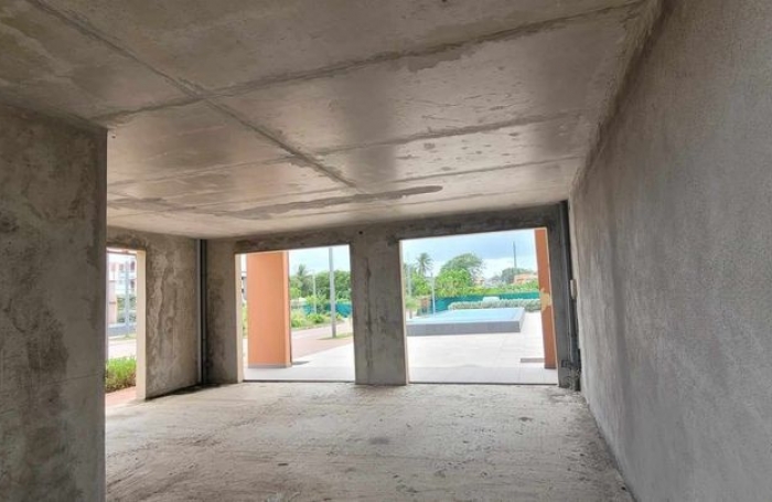 En location 1000 € par mois à Moule Local de de 50.56m2