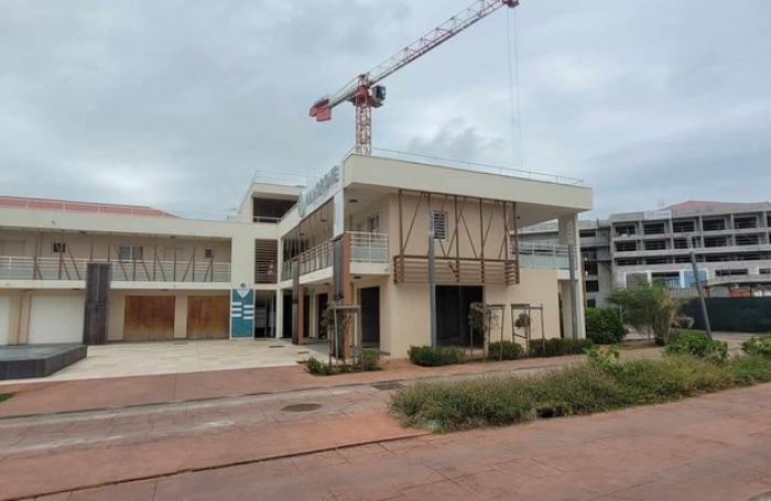 En location 1000 € par mois à Moule Local de de 50.56m2