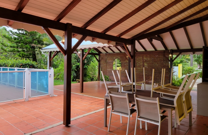 Exceptionnel Petit-Bourg - Villa meublée T8 au coeur d'un jardin tropical de 4800 m2