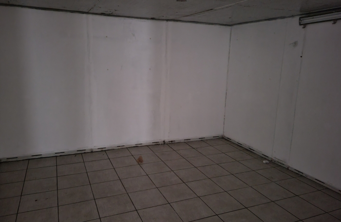 Dépôt de 100 m2 libre à Grand-Camp