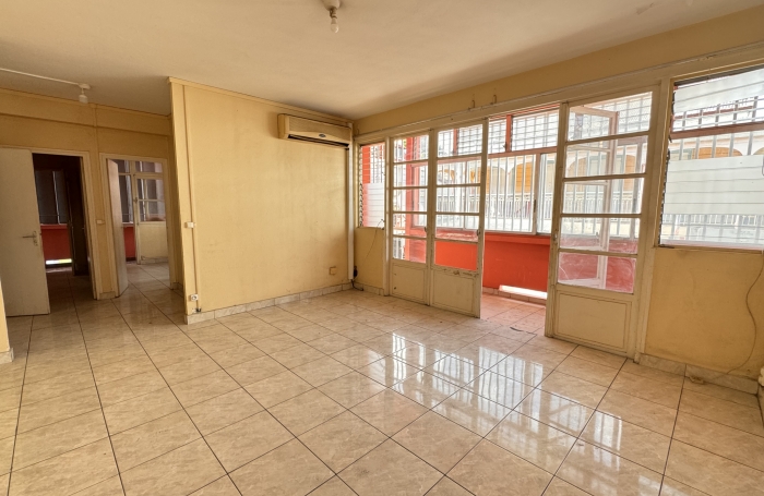 Immeuble sur trois niveaux à Pointe-à-Pitre