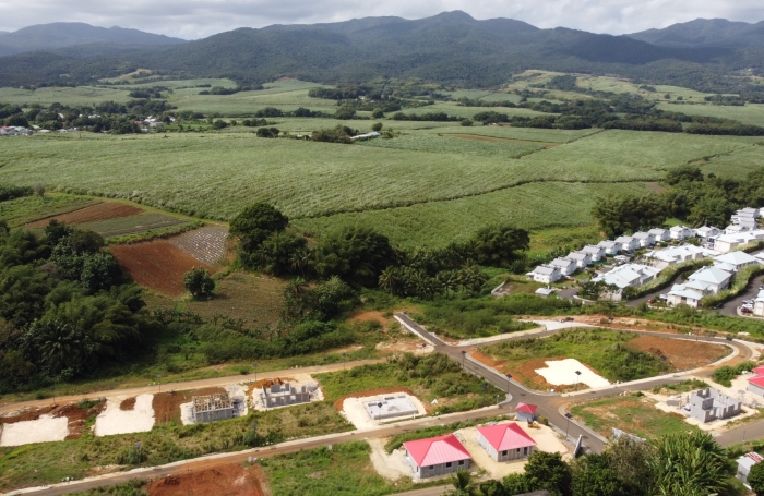 LAMENTIN  TERRAIN 533 M2 VUE MONTAGNE
