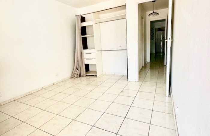 A VENDRE ! Appartement T3 avec terrasse de 38m2 &agrave; la Marina de Pointe-&agrave;-Pitre   Exclusivit&eacute;