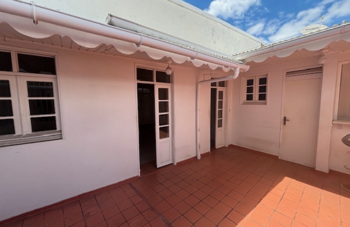 À Basse-Terre, vaste  appartement à louer avec terrasse  6 pièces