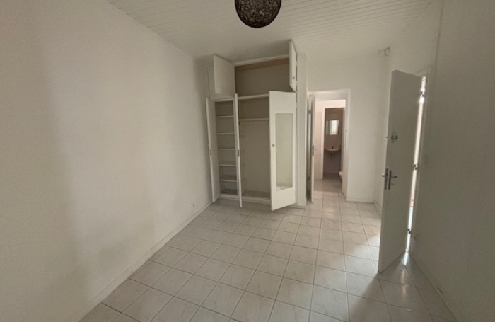 À Basse-Terre, vaste  appartement à louer avec terrasse  6 pièces