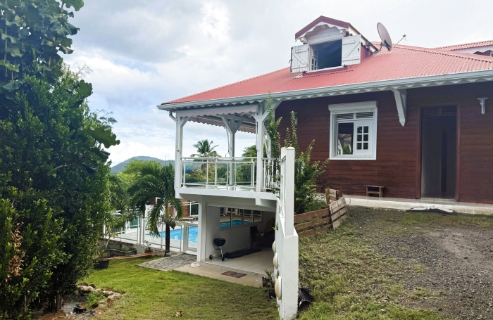 Opportunité :  Investissement Locatif Saisonnier Clés en Main ! Vue sur la mer et Montserrat.