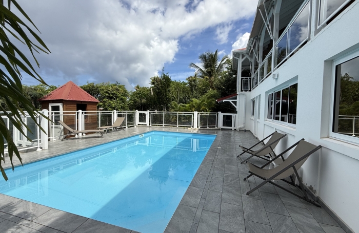 Opportunité :  Investissement Locatif Saisonnier Clés en Main ! Vue sur la mer et Montserrat.