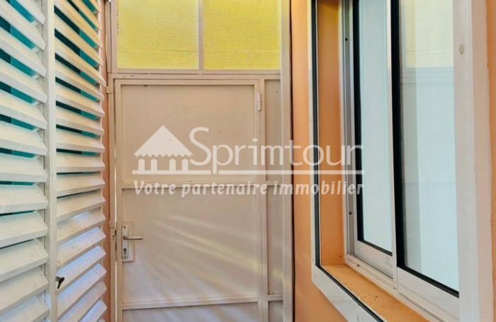 Local professionnel 75m2 situé dans le bourg de Pointe Noire