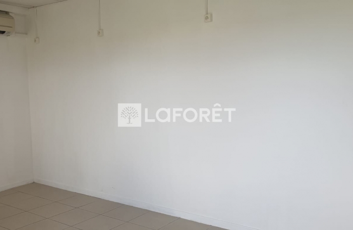 Location Bureaux 69.46m&sup2; Baie Mahault