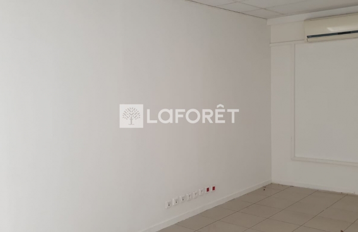 Location Bureaux 69.46m&sup2; Baie Mahault