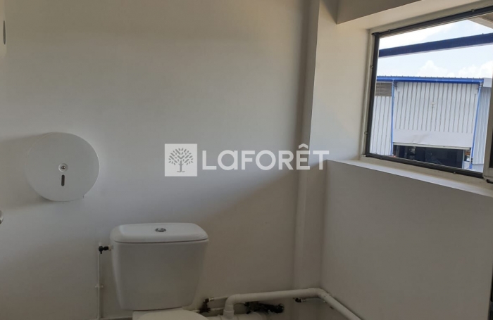 Location Bureaux 69.46m&sup2; Baie Mahault