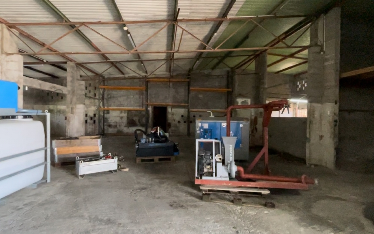 DEPOT + BUREAU + TERRAIN CLOTURE