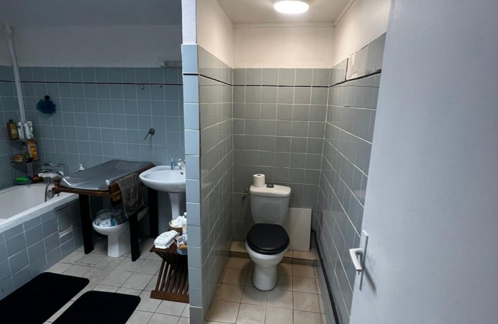 Superbe T5 r&eacute;nov&eacute; avec cour int&eacute;rieure et balcon   Une perle rare