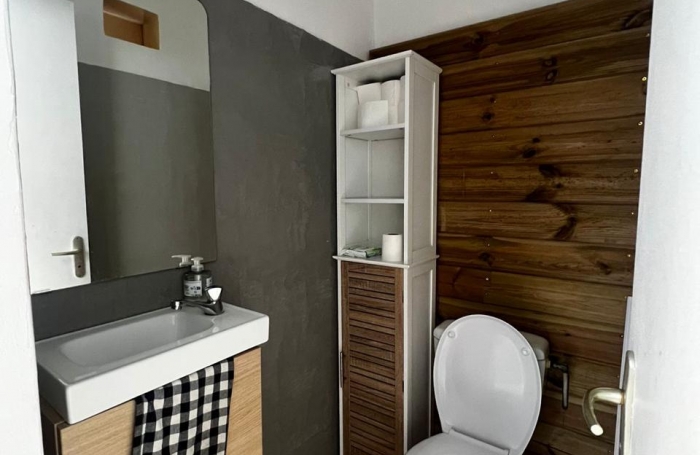 Superbe T5 r&eacute;nov&eacute; avec cour int&eacute;rieure et balcon   Une perle rare