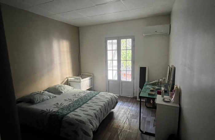 Superbe T5 r&eacute;nov&eacute; avec cour int&eacute;rieure et balcon   Une perle rare