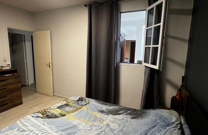 Superbe T5 r&eacute;nov&eacute; avec cour int&eacute;rieure et balcon   Une perle rare